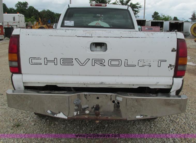 image for item G9293 2002 Chevrolet Silverado 2500HD pickup truck