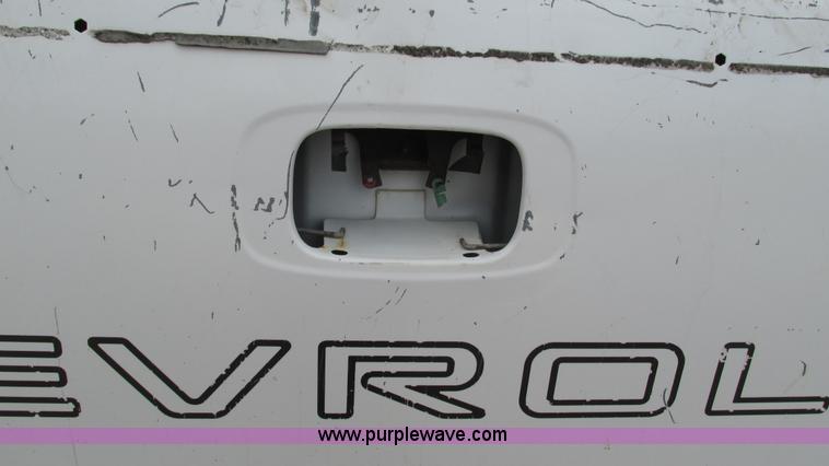 image for item G9293 2002 Chevrolet Silverado 2500HD pickup truck