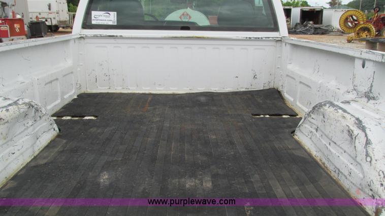 image for item G9293 2002 Chevrolet Silverado 2500HD pickup truck