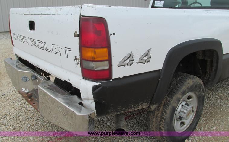 image for item G9293 2002 Chevrolet Silverado 2500HD pickup truck