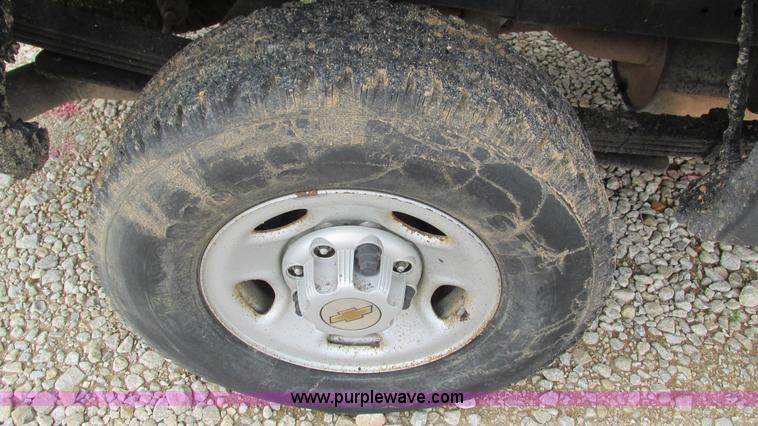 image for item G9293 2002 Chevrolet Silverado 2500HD pickup truck