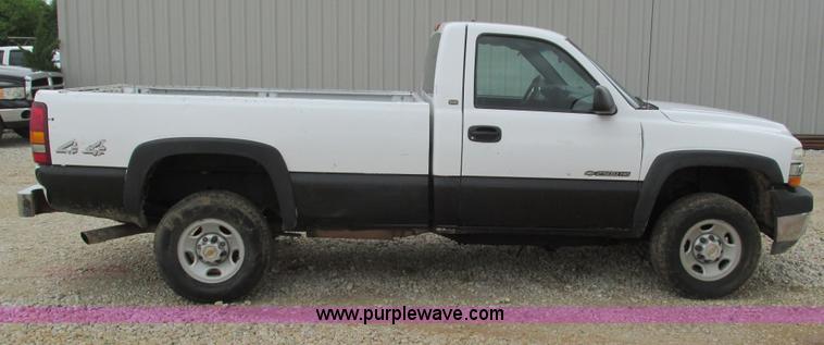 image for item G9293 2002 Chevrolet Silverado 2500HD pickup truck