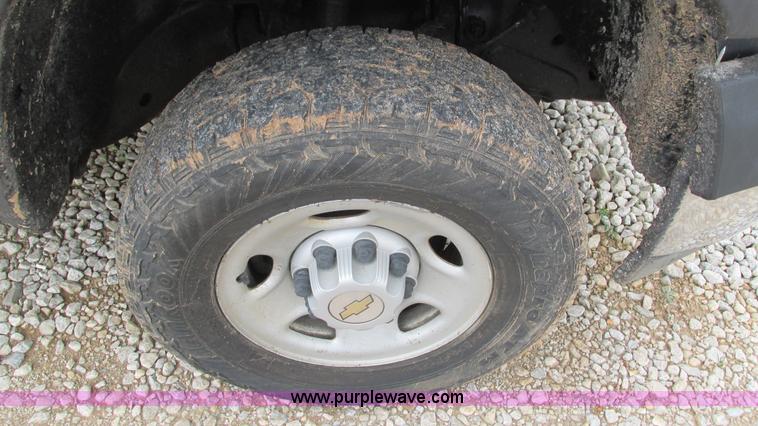 image for item G9293 2002 Chevrolet Silverado 2500HD pickup truck