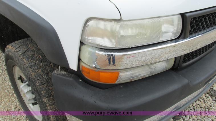 image for item G9293 2002 Chevrolet Silverado 2500HD pickup truck