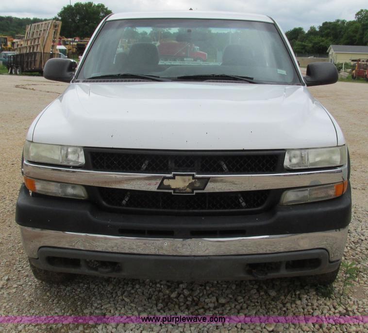 image for item G9293 2002 Chevrolet Silverado 2500HD pickup truck