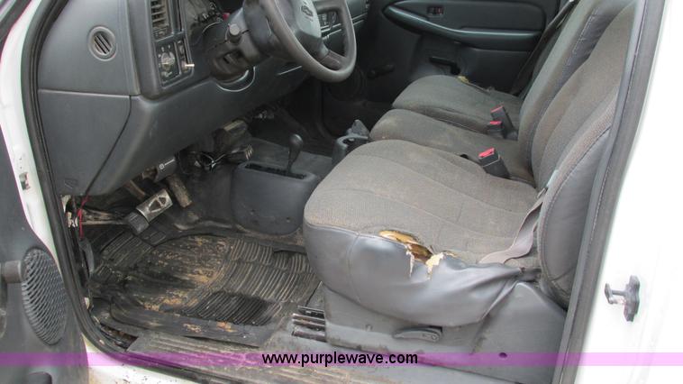 image for item G9293 2002 Chevrolet Silverado 2500HD pickup truck