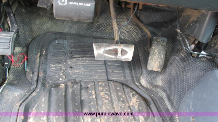 image for item G9293 2002 Chevrolet Silverado 2500HD pickup truck