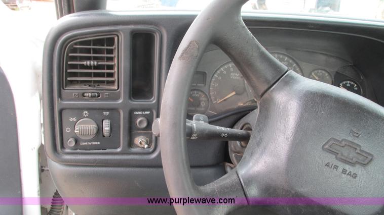 image for item G9293 2002 Chevrolet Silverado 2500HD pickup truck
