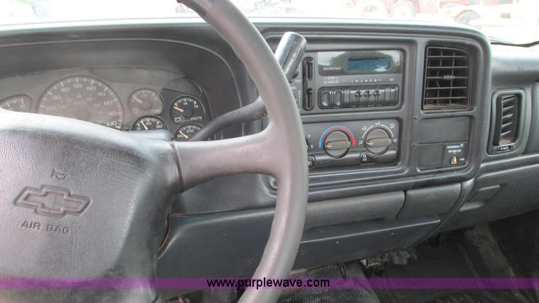 image for item G9293 2002 Chevrolet Silverado 2500HD pickup truck