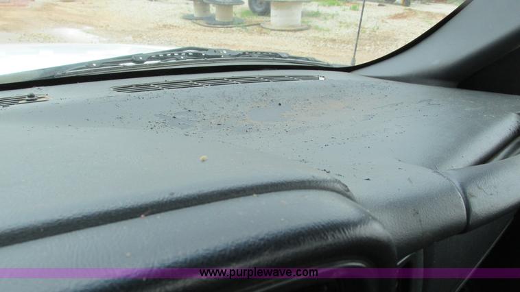 image for item G9293 2002 Chevrolet Silverado 2500HD pickup truck