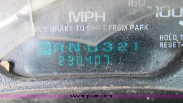 image for item G9293 2002 Chevrolet Silverado 2500HD pickup truck