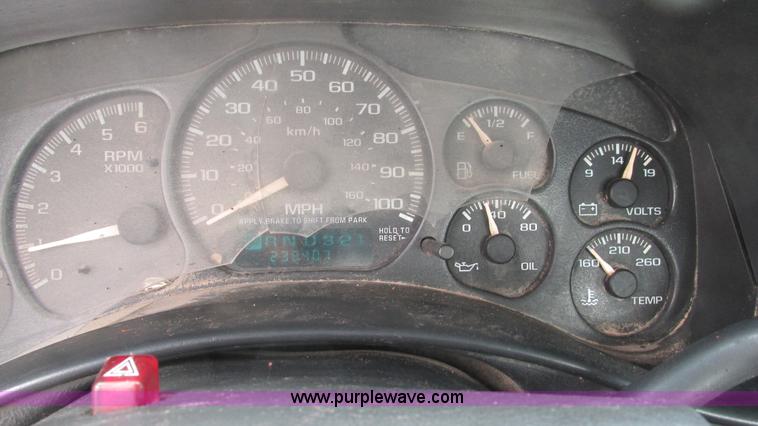 image for item G9293 2002 Chevrolet Silverado 2500HD pickup truck