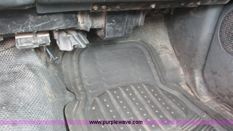 image for item G9293 2002 Chevrolet Silverado 2500HD pickup truck