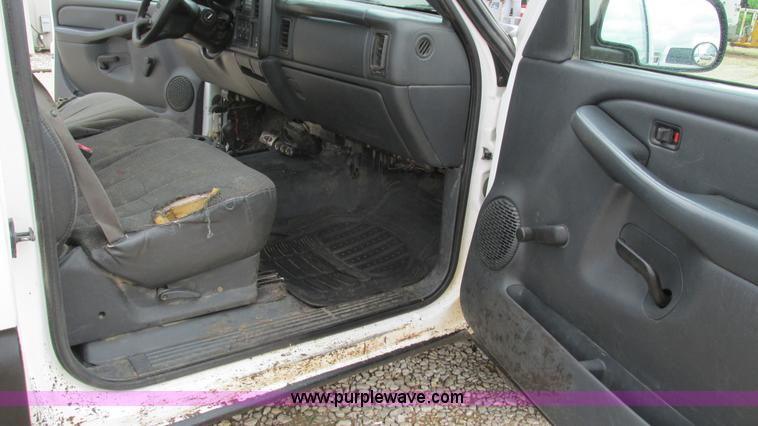 image for item G9293 2002 Chevrolet Silverado 2500HD pickup truck