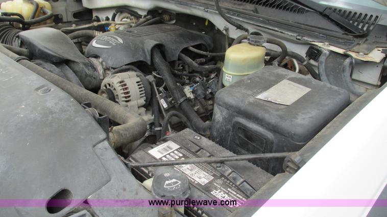 image for item G9293 2002 Chevrolet Silverado 2500HD pickup truck