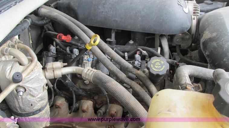 image for item G9293 2002 Chevrolet Silverado 2500HD pickup truck