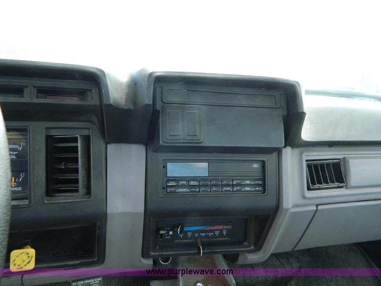 image for item H2459 1995 Ford F700 cab and chassis