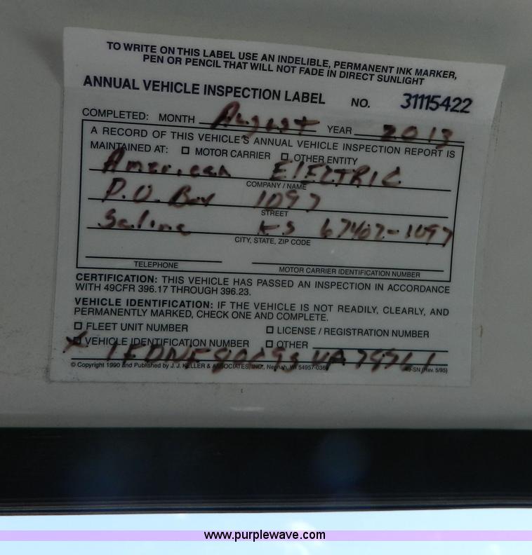 image for item H2459 1995 Ford F700 cab and chassis