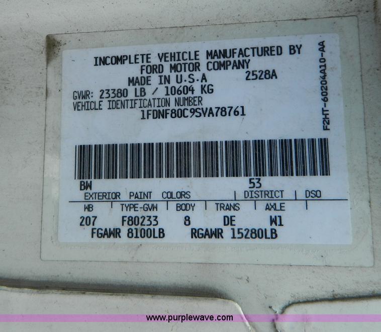 image for item H2459 1995 Ford F700 cab and chassis