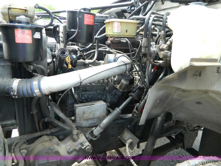 image for item H2459 1995 Ford F700 cab and chassis