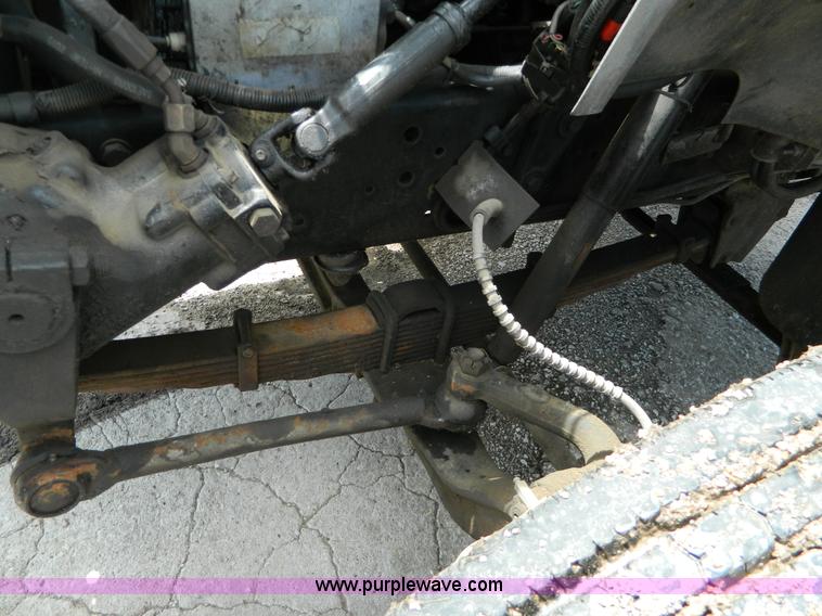 image for item H2459 1995 Ford F700 cab and chassis