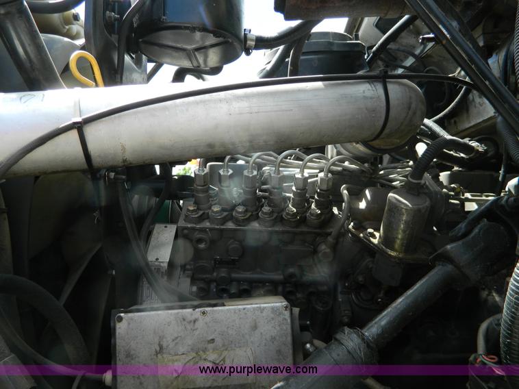 image for item H2459 1995 Ford F700 cab and chassis