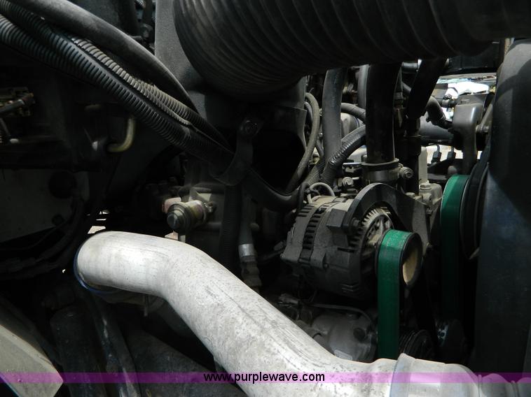 image for item H2459 1995 Ford F700 cab and chassis