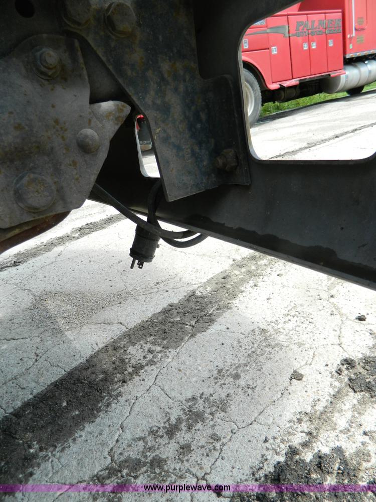 image for item H2459 1995 Ford F700 cab and chassis