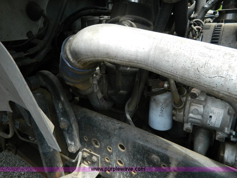 image for item H2459 1995 Ford F700 cab and chassis