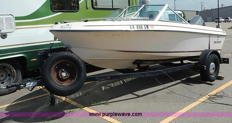 image for item I3587 1985 Invader boat