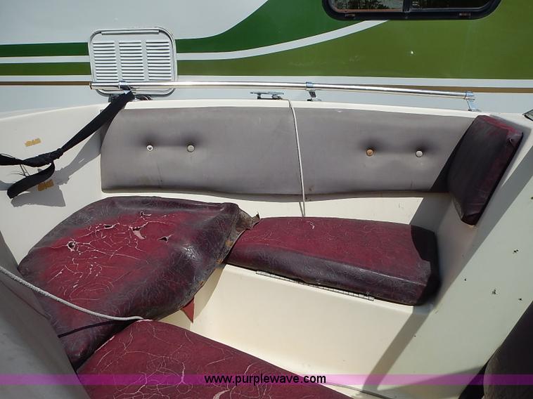 image for item I3587 1985 Invader boat