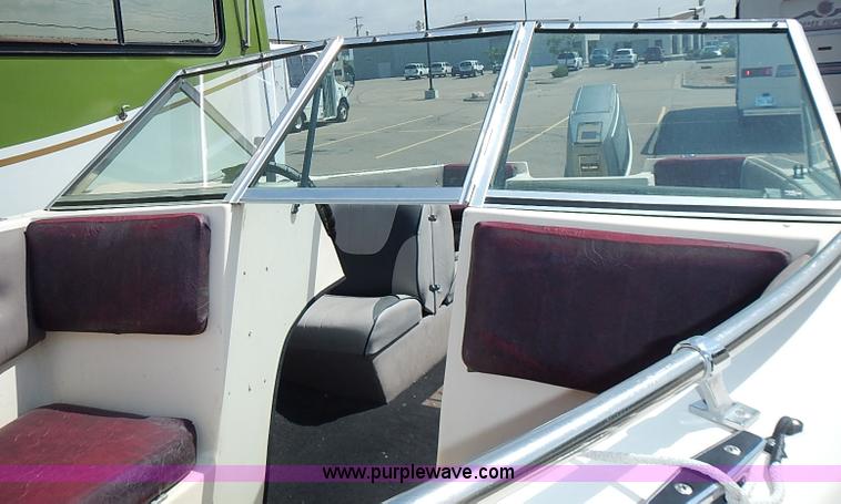 image for item I3587 1985 Invader boat