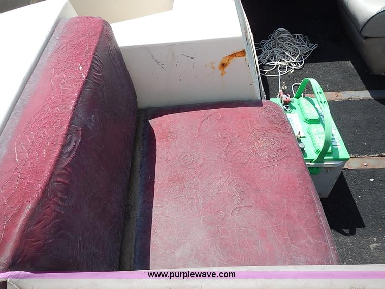 image for item I3587 1985 Invader boat