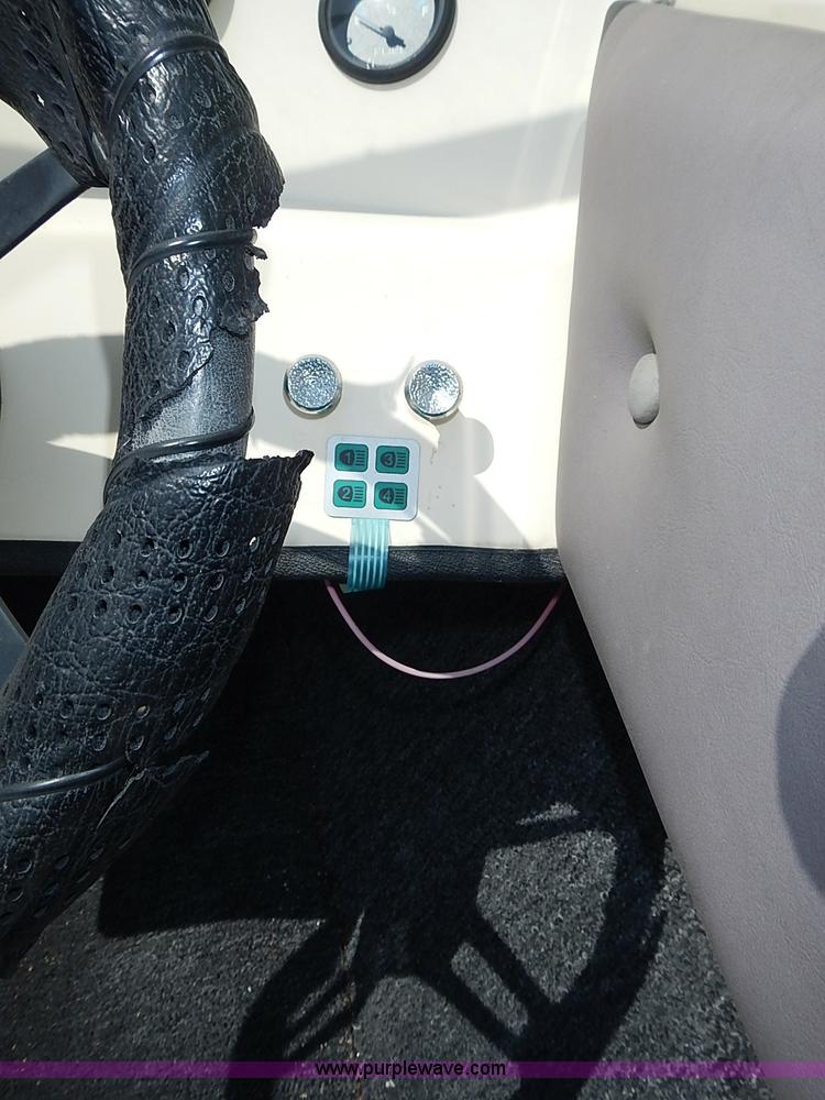 image for item I3587 1985 Invader boat