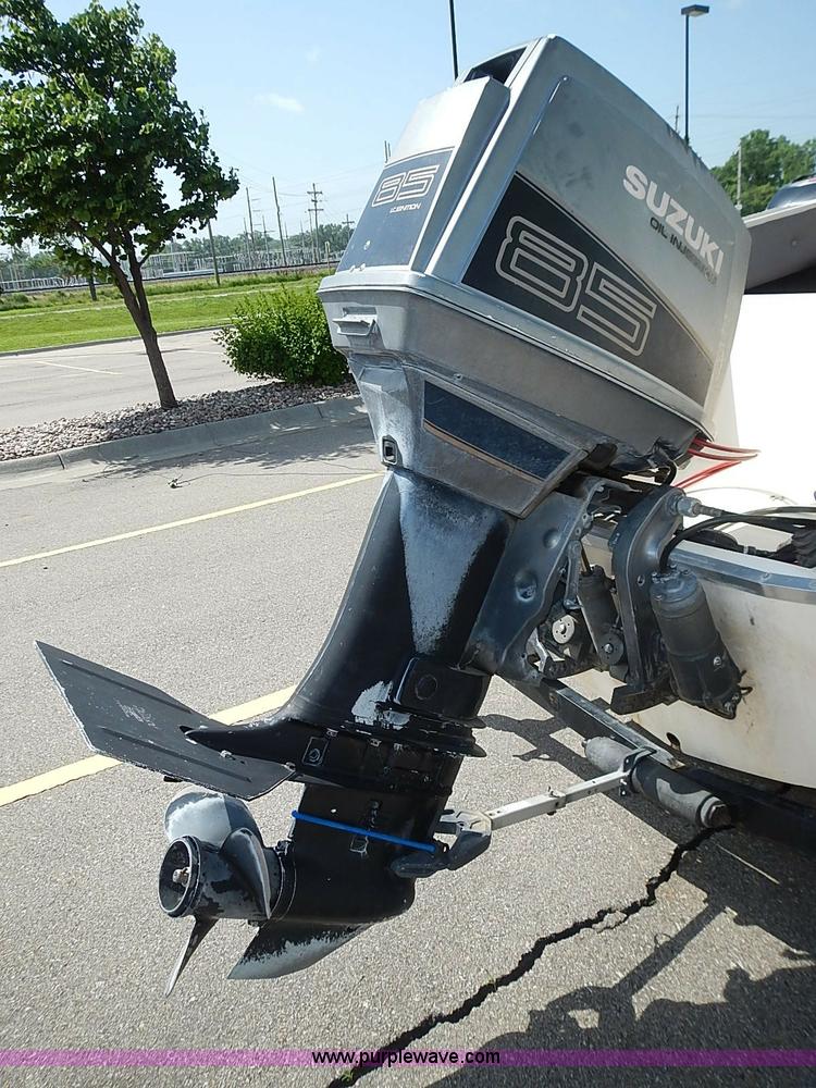 image for item I3587 1985 Invader boat