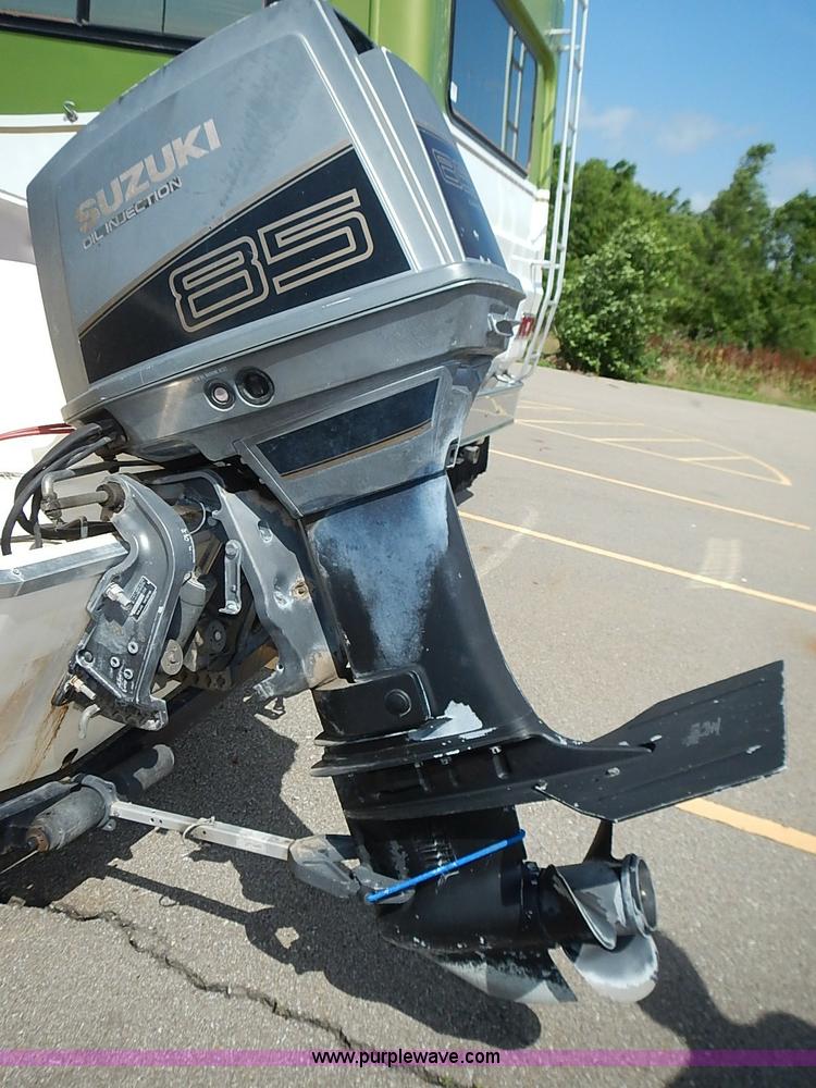 image for item I3587 1985 Invader boat