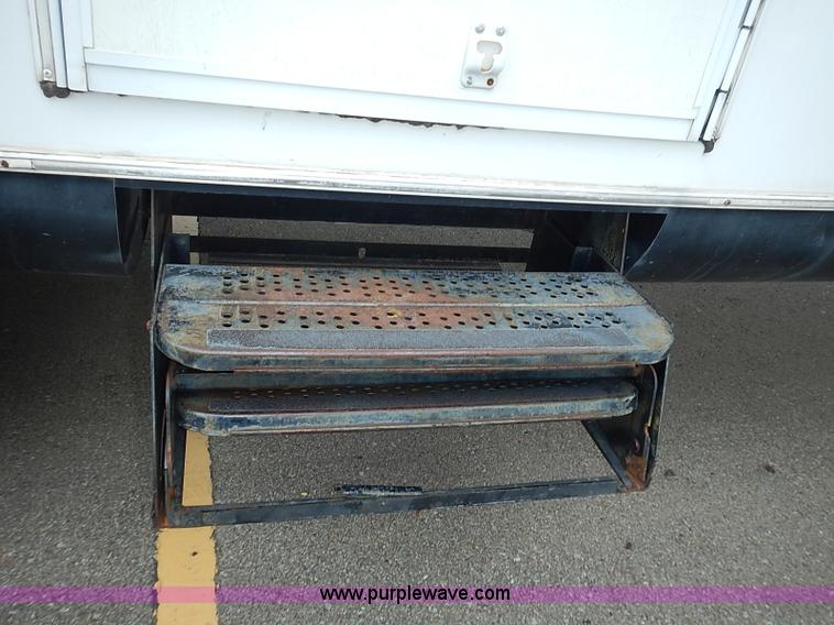 image for item I3595 1996 Travel Supreme 33RLSS camper