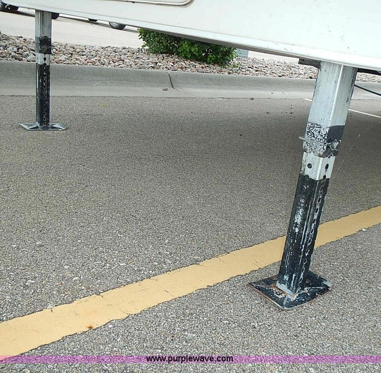 image for item I3595 1996 Travel Supreme 33RLSS camper