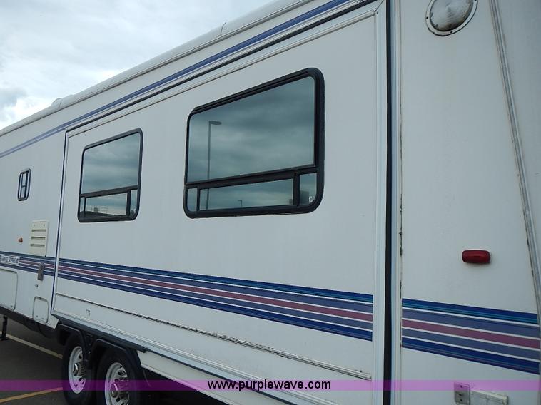 image for item I3595 1996 Travel Supreme 33RLSS camper