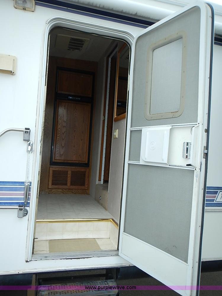 image for item I3595 1996 Travel Supreme 33RLSS camper