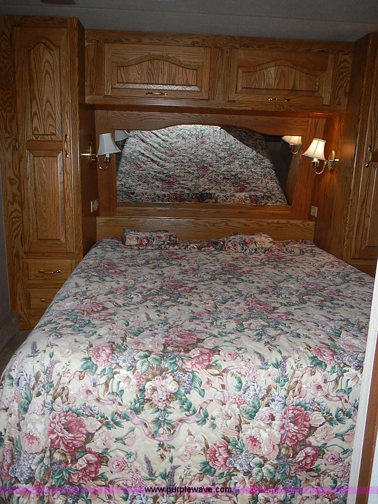 image for item I3595 1996 Travel Supreme 33RLSS camper