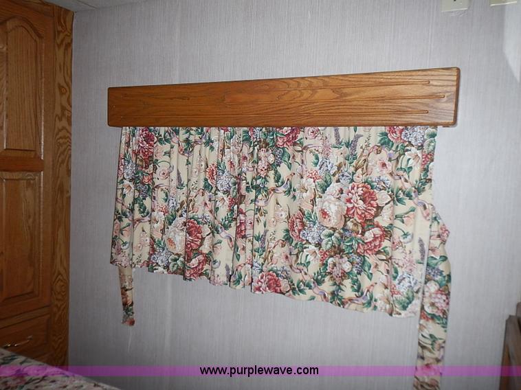 image for item I3595 1996 Travel Supreme 33RLSS camper