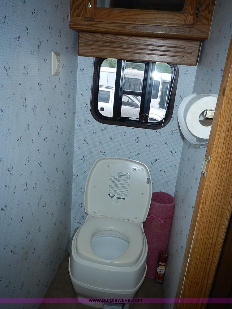 image for item I3595 1996 Travel Supreme 33RLSS camper