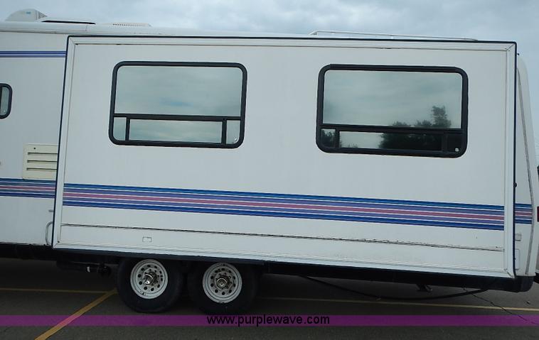 image for item I3595 1996 Travel Supreme 33RLSS camper