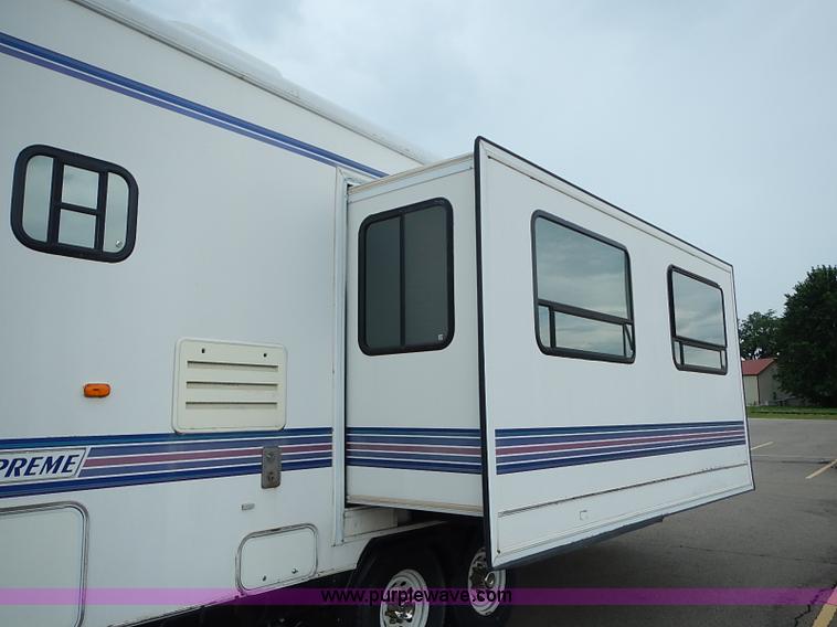 image for item I3595 1996 Travel Supreme 33RLSS camper