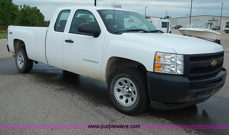 image for item I3606 2011 Chevrolet Silverado 1500 Ext. Cab pickup truck