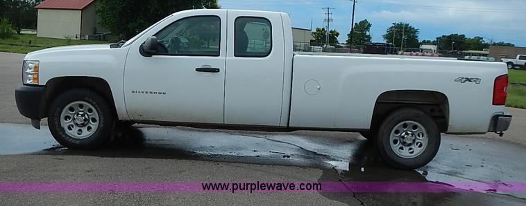 image for item I3606 2011 Chevrolet Silverado 1500 Ext. Cab pickup truck