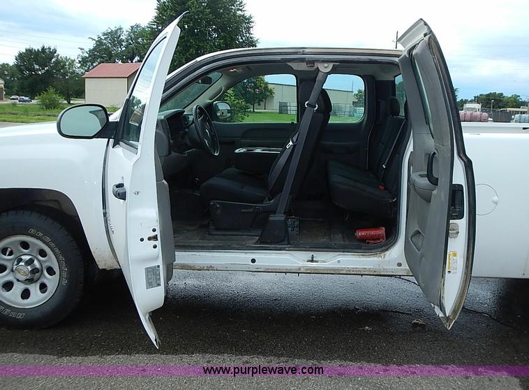 image for item I3606 2011 Chevrolet Silverado 1500 Ext. Cab pickup truck
