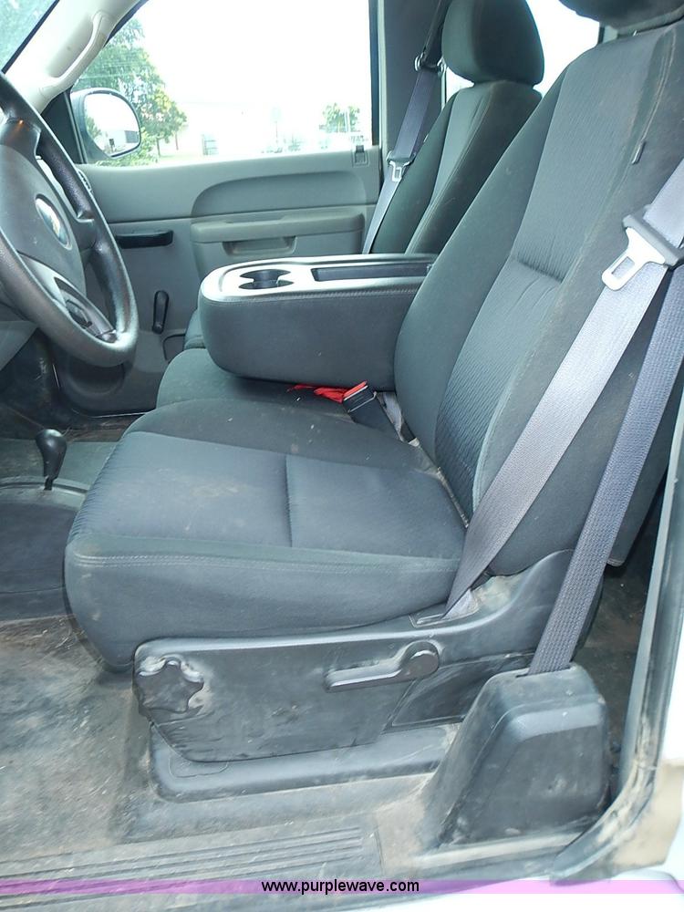 image for item I3606 2011 Chevrolet Silverado 1500 Ext. Cab pickup truck