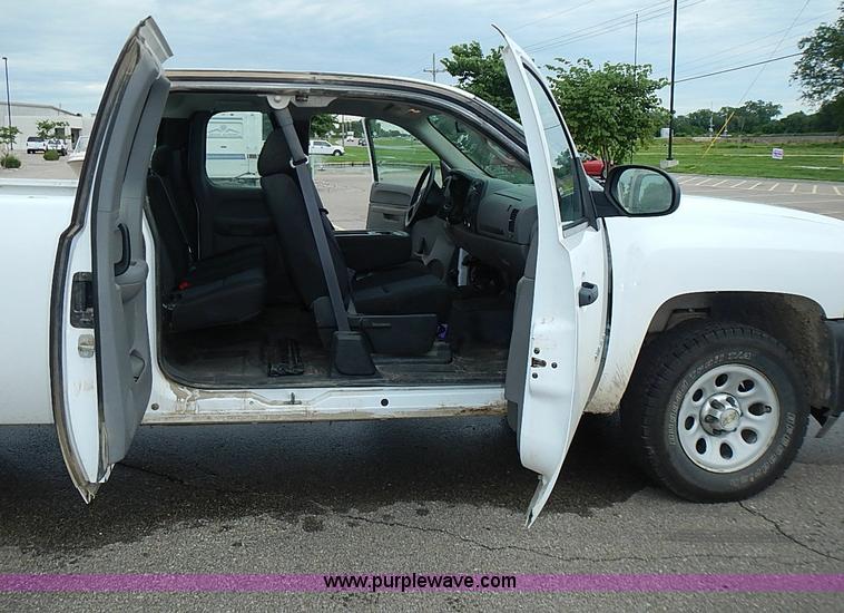 image for item I3606 2011 Chevrolet Silverado 1500 Ext. Cab pickup truck